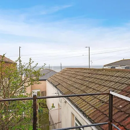 Stylish Seaside With Balcony Walking Distance To