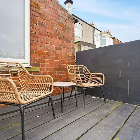 Stylish Seaside With Balcony Walking Distance To * Redcar