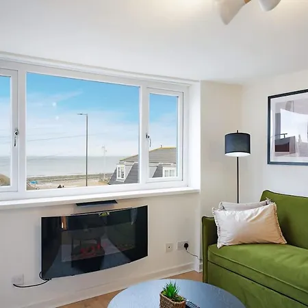 Stylish Seaside With Balcony Walking Distance To * Redcar