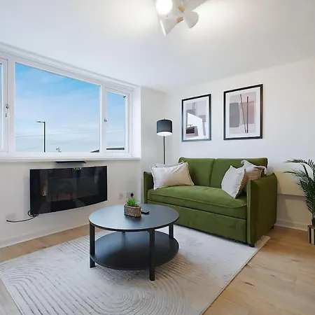 Stylish Seaside With Balcony Walking Distance To Redcar