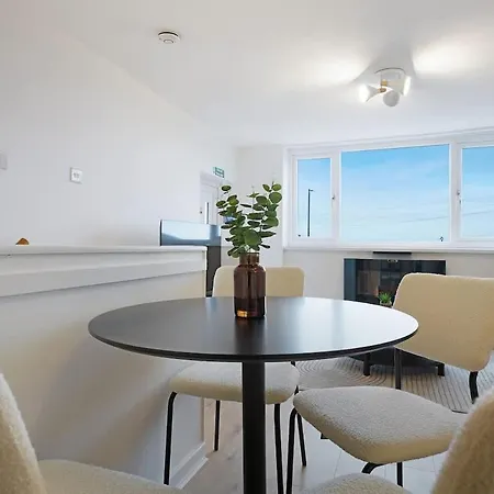 Stylish Seaside With Balcony Walking Distance To *