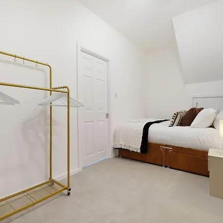 Hébergement de vacances Stylish Seaside With Balcony Walking Distance To